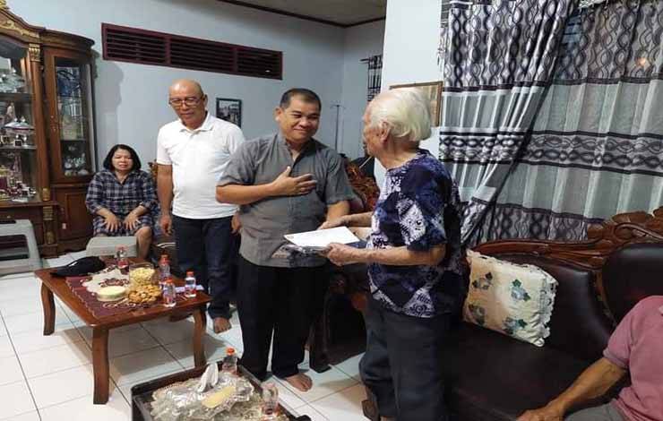 Guntur Talajan Kunjungi Maestro Musisi Komponis Nasional Asal Kalteng J A Sandan