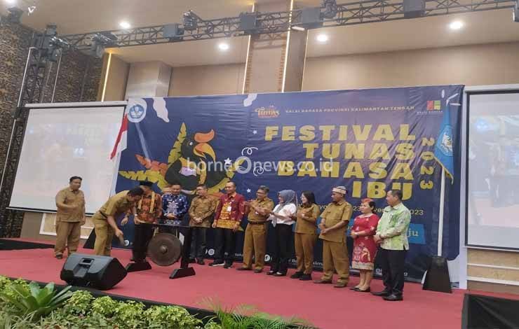 Pembukaan Festival Tunas Bahasa Indonesia atau FTBI Provinsi Wilayah III yang diselenggarakan di Hotel Bahalap, Palangka Raya, Selasa, 21 November 2203.(FOTO: TESTI PRISCILLA)