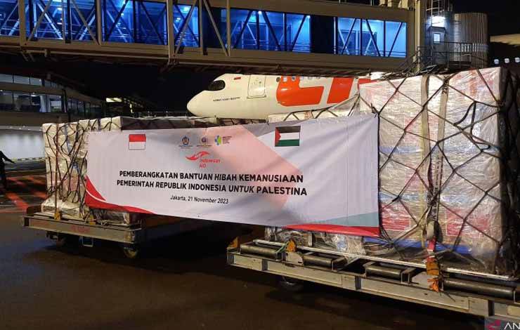 Ilustrasi-Pemerintah Indonesia melalui Lembaga Dana Kerja Sama Pembangunan Internasional (LDKPI) kembali menyalurkan bantuan kemanusiaan berupa obat-obatan dan perlengkapan medis senilai US 2 juta dolar untuk warga Palestina melalui Terminal Bandara Internasional Soekarno Hatta, Tangerang, Banten pada Rabu dinihari (22/11). (Azmi Samsul Maarif)