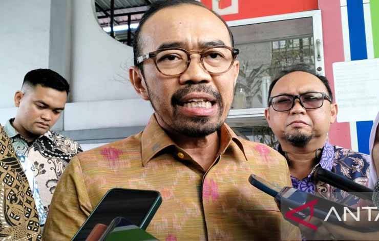 Direktur Utama Pertamina Patra Niaga Riva Siahaan saat diwawancarai awak media massa di Padang, Rabu, (22/11/2023). ANTARA/Muhammad Zulfikar.