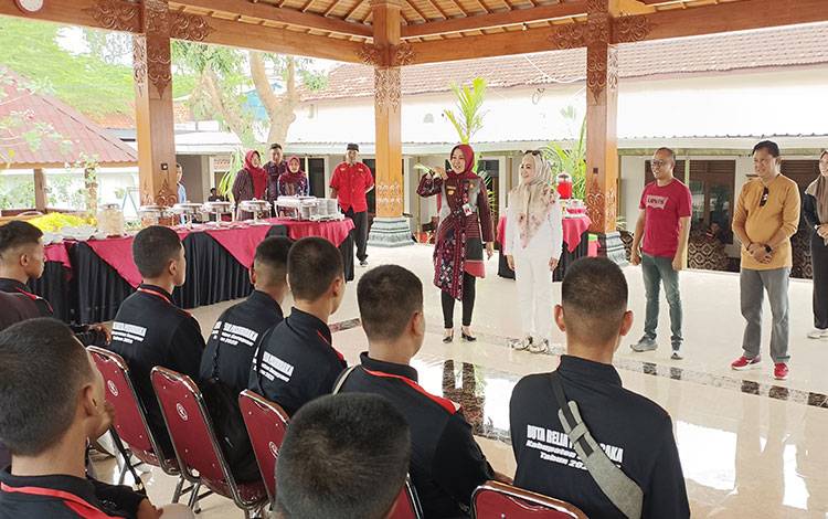 Duta Belia Paskibraka Seruyan Makan Siang Bersama Bupati Klaten