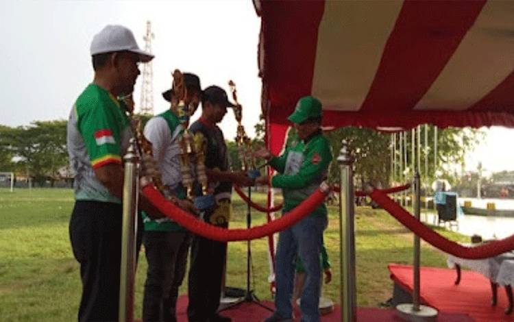 Jambore Porseni Guru Tingkat Kabupaten Kapuas Ditutup, Kecamatan Selat Juara Umum