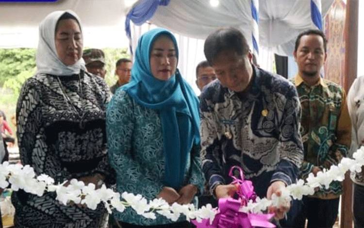 Pj Bupati Barito Utara Resmikan Balai Kesenian Tingang Tampuk Jariangau