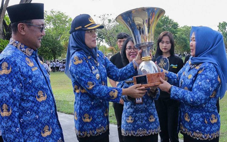 Pj Wali Kota Palangka Raya Bangga Tarian Panenden Bunu Raih Juara Umum Nasional