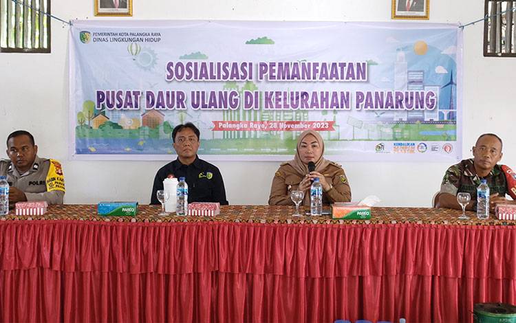 Lurah Panarung dan DLH Palangka Raya Pemanfaatan Pusat Daur Ulang