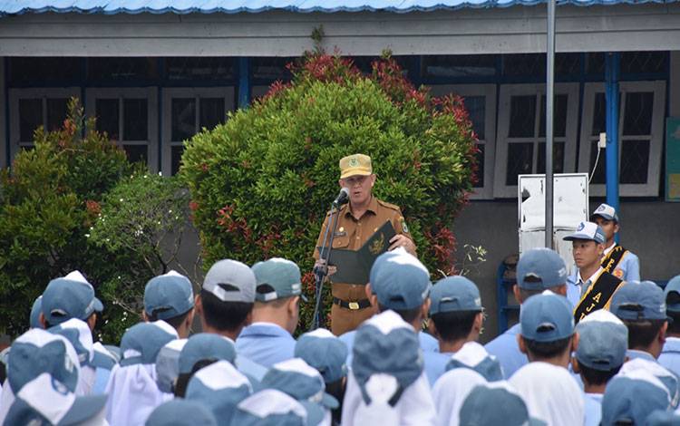 Sekda Motivasi Pelajar SMAN 1 Kapuas Terus Semangat Timba Ilmu