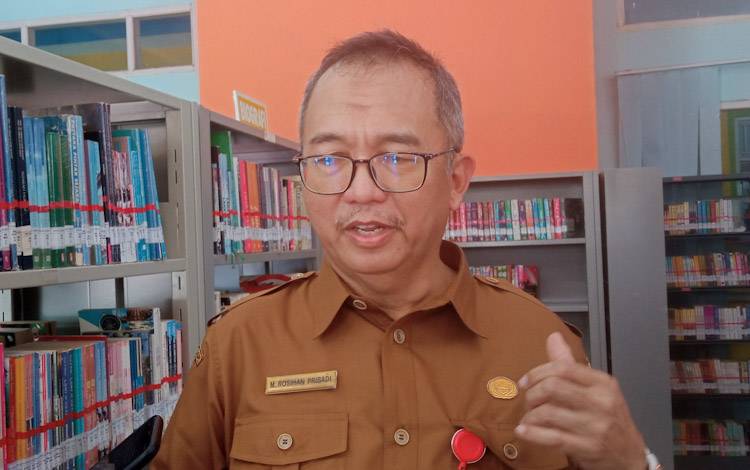 Kepala Dinas Perpustakaan dan Kearsipan Kabupaten Kobar Rosihan Pribadi