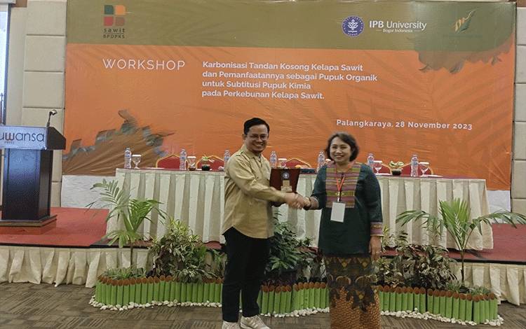 Karbon dari Tandan Kosong Kelapa Sawit dapat Tingkatkan Efisiensi Penggunaan Pupuk Kimia