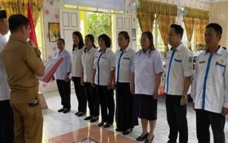 Kukuhkan Pengurus KKG dan MGMP PAK, Ini Pesan Kepala Kemenag Kapuas