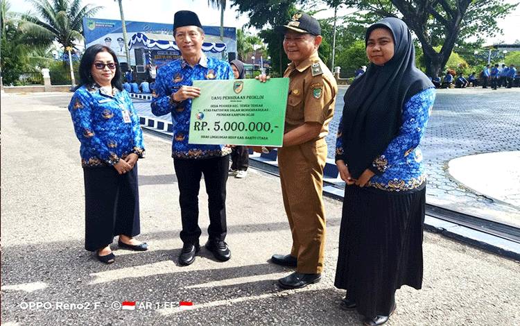 Desa Pendreh dan Kelurahan Melayu Terima Piagam Penghargaan dari KLHK
