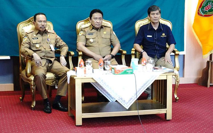 Presiden Serahkan DIPA dan Buku TKD Tahun 2024 Rp23 Triliun untuk Kalteng