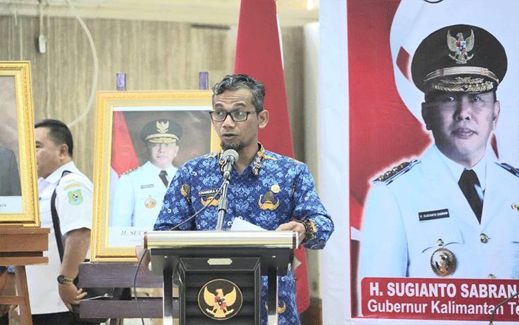 Kepala Bidang Sosial, Budaya dan Pemerintahan?(Sosbudpem)?Bappedalitbang Provinsi Kalteng,?Chandra Fuji Asmara?saat menyampaikan laporan panitia pada Rakor Aksi Nasional HAM Tahun 2023. (FOTO:RIZALDI/RIDUAN)