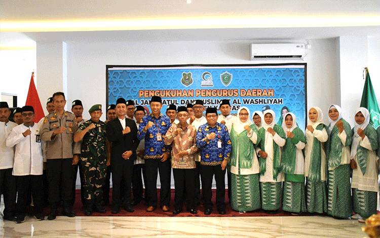 Pengurus Daerah Al-Jam'iyatul dan Muslimat Al Washliyah Kabupaten Kapuas Dikukuhkan