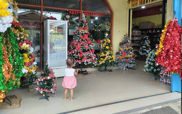 Sambut Natal, Pernak Pernik Khas Christmas Digandrungi Masyarakat Palangka Raya