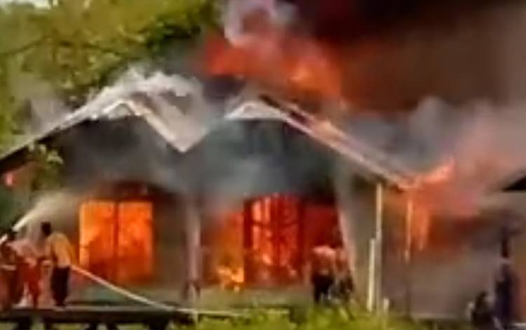 Satu Unit Rumah Warga di Mandomai Kapuas Terbakar