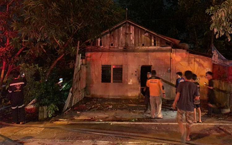Jelang Shalat Subuh, Rumah Kosong di RTA Milono Terbakar