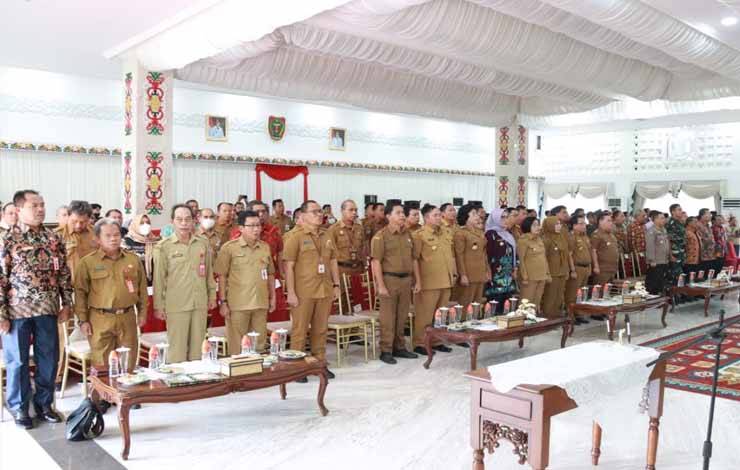 Penyerahan DIPA dan Alokasi TKD Tahun Anggaran 2024 di Provinsi dan Kabupaten/Kota se-Kalteng di Istana Isen Mulang, Jumat, 1 Desember 2023. (FOTO:ASEP)
