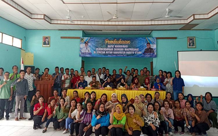 Memanfaatkan Hasil Hutan Sebagai Sumber Pendapatan Masyarakat