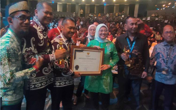 Kalteng Raih Penghargaan Indeks Pembangunan Ketenagakerjaan