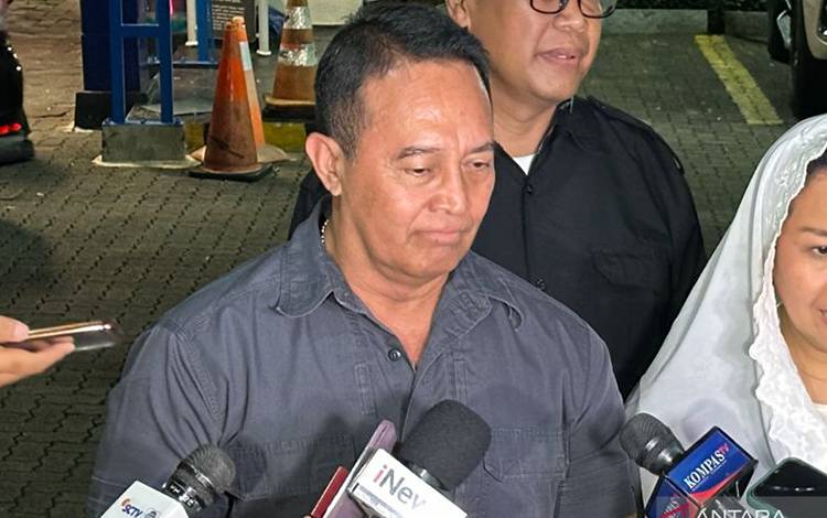 Mantan Panglima TNI Jenderal (Purn) Andika Perkasa Saat memberikan keterangan di Jakarta, Minggu (3/12/2023). (ANTARA/Rio Feisal)
