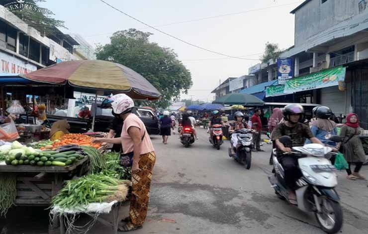 Aktivitas perekonomian di pasar (Foto:MARINI)