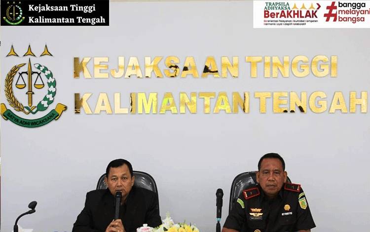 Kajati Kalteng Undang Mogupal didampingi Wakajati saat memberikan pengarahan kepada Jajarannya (Foto Penkum Kejati Kalteng)