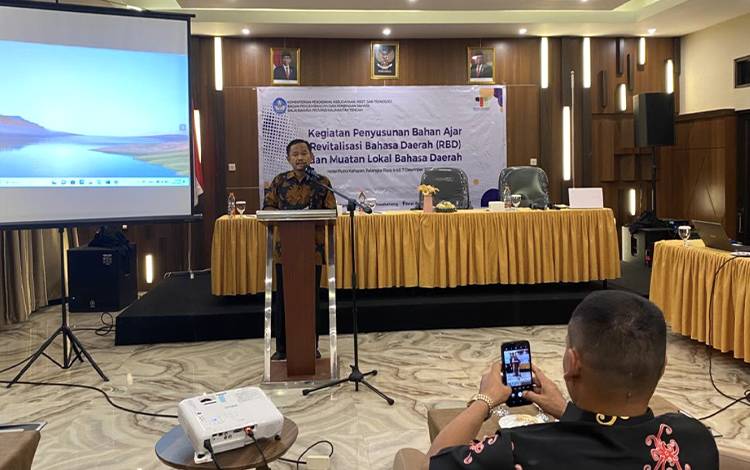 Revitalisasi Bahasa Daerah Tanggung Jawab Semua Pemangku Kepentingan