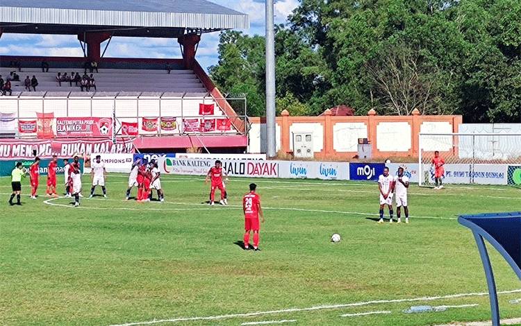 Bermain Menekan, Persipal Palu Unggul Sementara 1-0 di Kandang Kalteng Putra