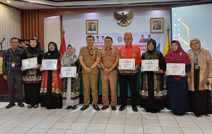 Disdik Kotim Beri Apresiasi Guru dan Sekolah Penggerak Berprestasi