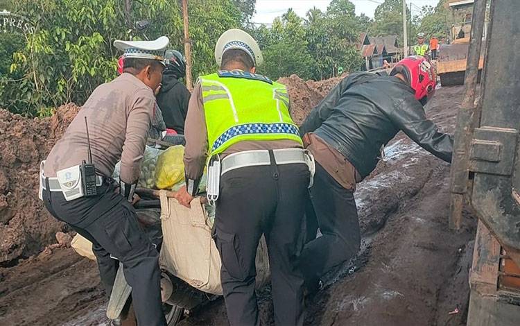 Perbaikan Jalan Kereng Pangi Katingan Ganggu Distribusi Bapok