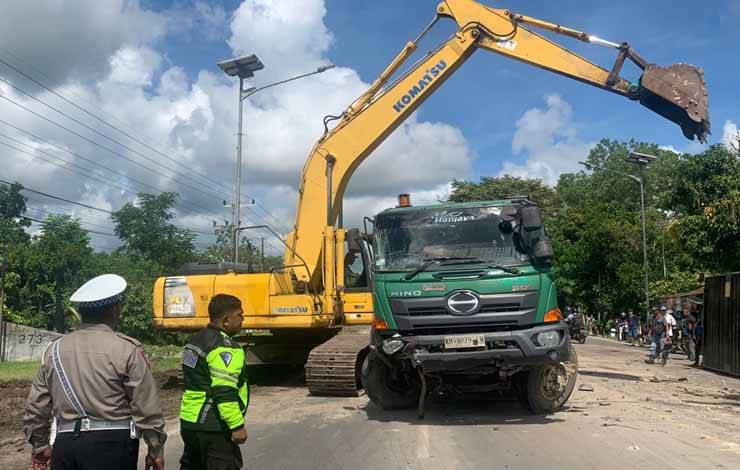 Truk Terbalik di Tjilik Riwut Kilometer 10 Diakibatkan Supir Mengantuk