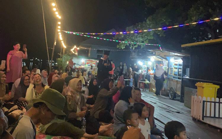 Ini Cara Kelurahan Raja Mengubah Spot Gelap di Pinggir Sungai Arut Jadi Tempat Nongkrong Asyik