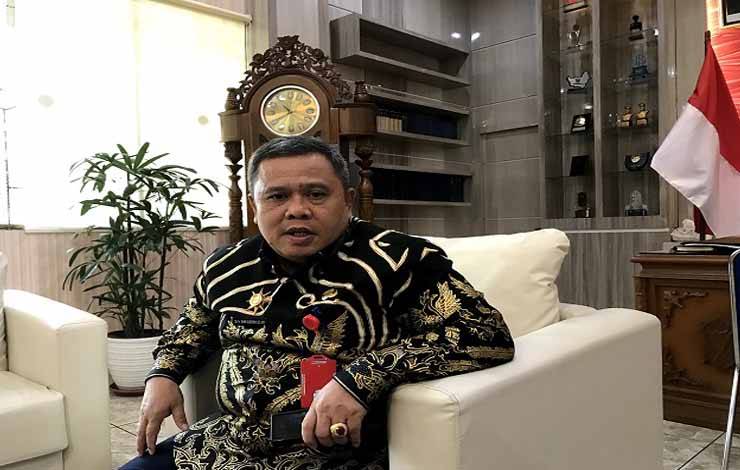 Plh. Sekda Kobar Minta Perusahaan Taat Bayar Pajak
