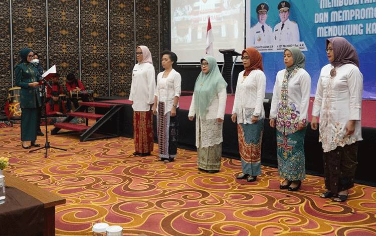 Ivo Sugianto Sabran Kukuhkan 6 Bunda Literasi Kabupaten/Kota Kalteng
