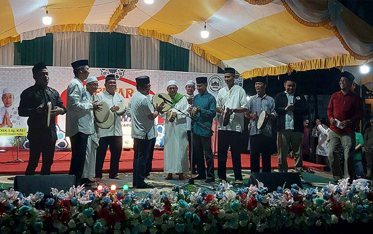 Pj Bupati Kapuas Resmi Buka Gebyar Gema Sholawat yang Digelar PHBI
