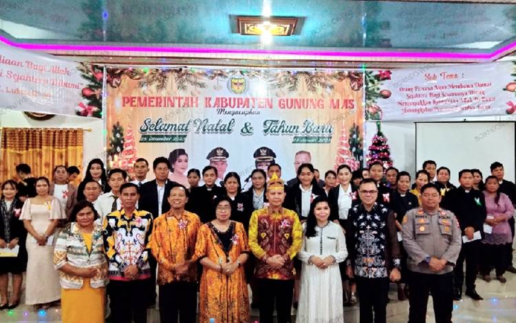 Bupati dan Wakil Bupati Gunung Mas Lakukan Safari Natal di Kecamatan Sepang