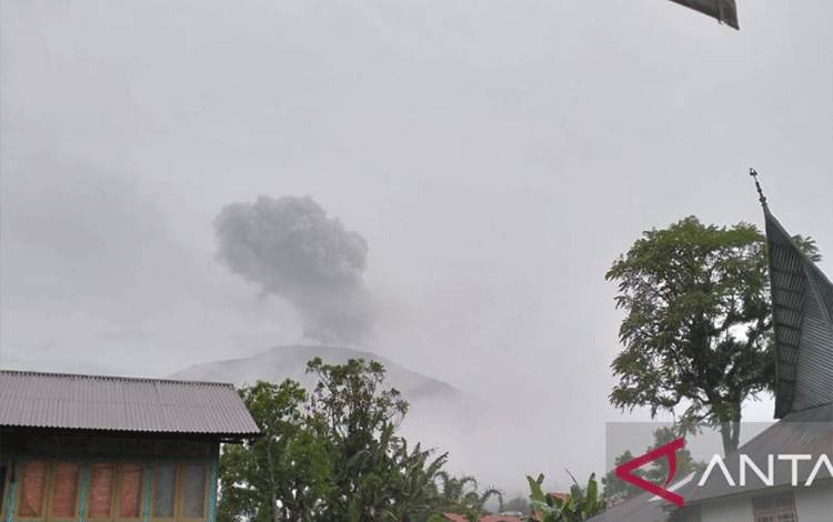 KLHK Terus Upayakan Korban Erupsi Gunung Marapi Terima Asuransi