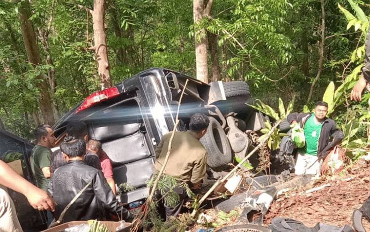 Polres Tangani Kecelakaan Mobil 17 Penumpang di Jalur Cino Mati