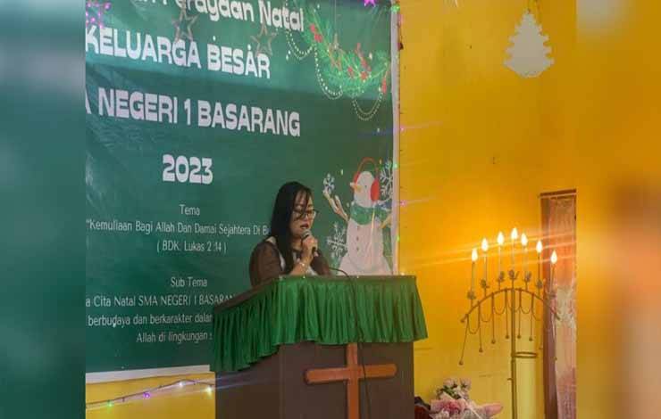 Pengawas PAK Kemenag Kapuas Hadiri Ibadah dan Perayaan Natal SMAN 1 Basarang