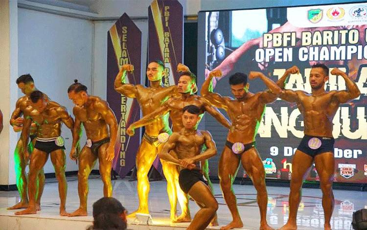Para peserta kejuaraan binaraga pada event PBFI Batara Open Championship 2023 di Muara Teweh, Sabtu (9/12/2023) malam.ANTARA/HO-Dinas Kominfosandi.