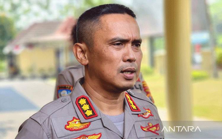 Polisi Tangkap Terduga Pelaku Perusakan Mobil di KPU