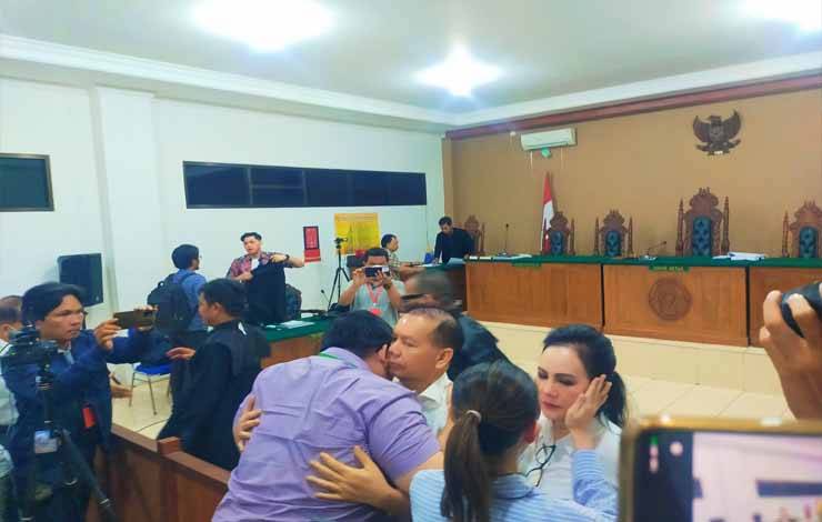 Mantan Bupati Kapuas dan Istri Divonis Berbeda, Ini Hukumannya?