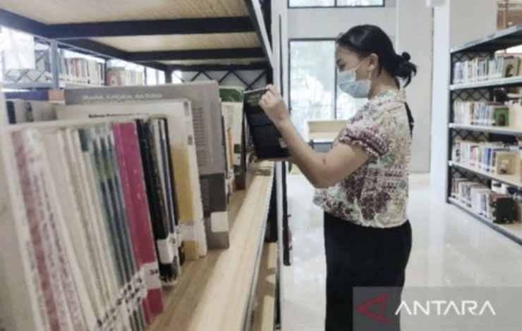 Disperpusip Kalteng Berikan Apresiasi kepada Pemustaka Terbaik 2023