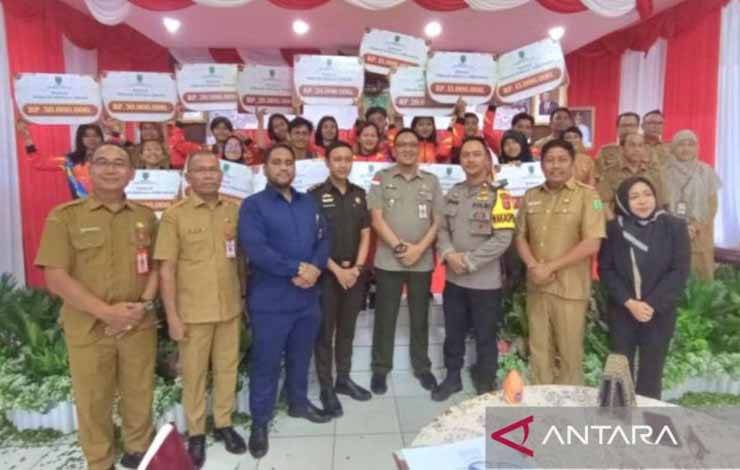 Pemkab Barito Selatan Serahkan Bonus Atlet Peraih Medali Porprov XII Kalteng