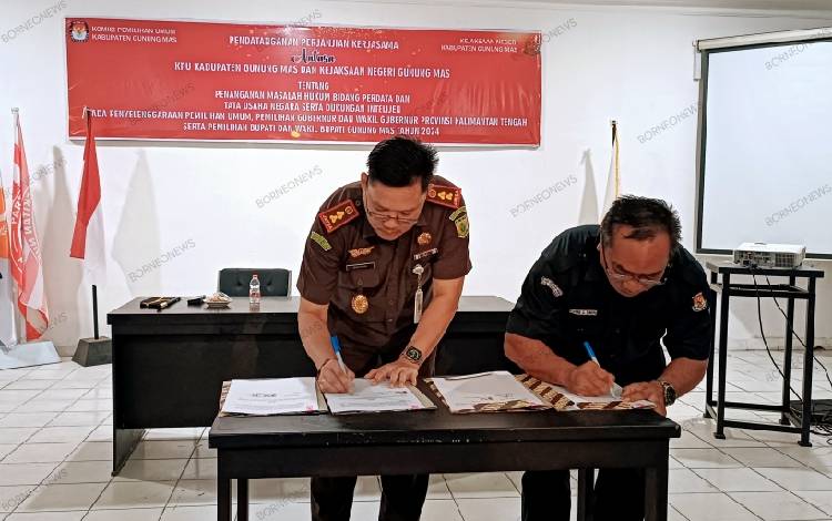 Ketua KPU Gunung Mas dan Kepala Kejaksaan Negeri Tanda Tangan Perjanjian Kerja Sama