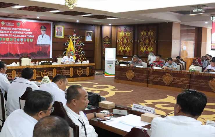 Rapat Tim Evaluasi Pengawasan Realisasi Anggaran (TEPRA) di Aula Eka Hapakat, Rabu, 13 Desember 2023. (FOTO: FERY)