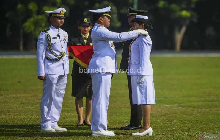 Kasal Laksamana TNI Muhammad Ali melantik perwira remaja prajurit karier (Pa PK) TNI Khusus Tenaga Kesehatan TA 2023 di lapangan Tridek, Mabes TNI Cilangkap, Jakarta, Kamis (14/12/2023). ANTARA FOTO/Galih Pradipta/Spt