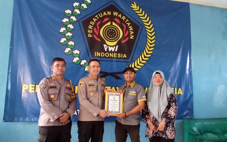 Pamitan Jelang Berpindah Tugas, Kapolres Kobar Silaturahmi ke PWI Kobar