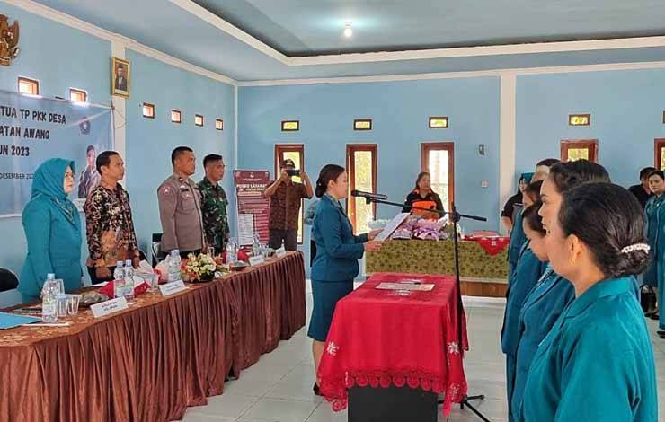 Melly Novita Hadiri Pelantikan TP PKK Desa se-Kecamatan Awang