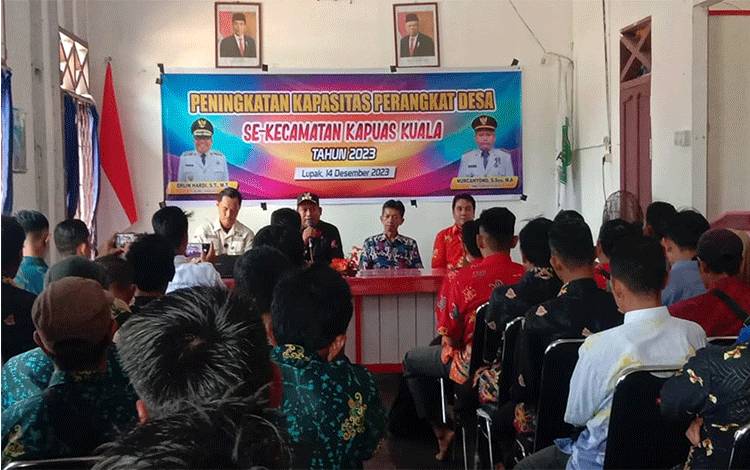 Tingkatkan Kapasitas Perangkat Desa Dalam Program Camat Kapuas Kuala Bina Desa